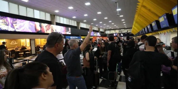 Aeroporto de Congonhas tem mais de 70 voos cancelados por temporal