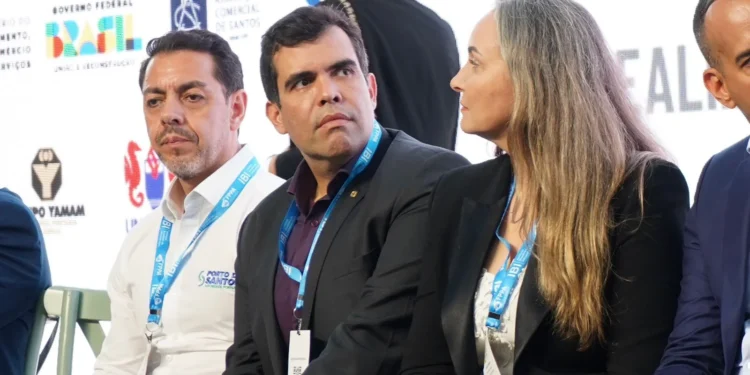 Integração do Tocantins é prioridade, afirma Ricardo Ayres em evento no Porto de Santos