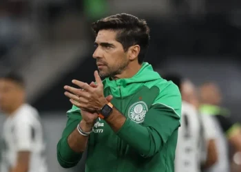 Abel Ferreira durante a derrota do Palmeiras para o Botafogo pela Libertadores • Cesar Greco/Palmeiras