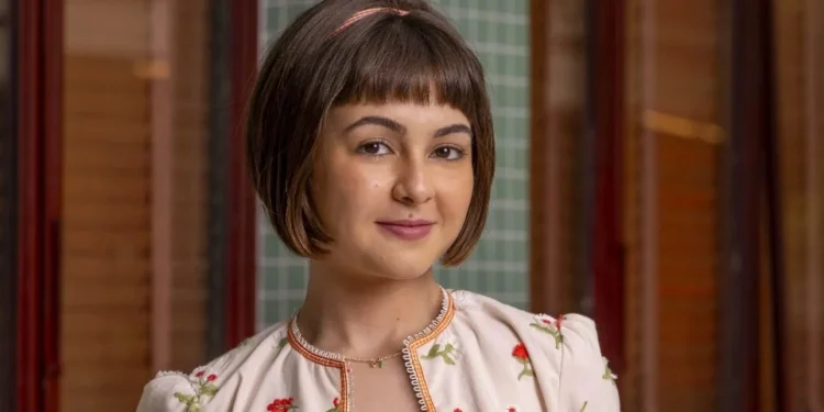 Klara Castanho celebra maturidade com retorno às novelas em “Garota do Momento”