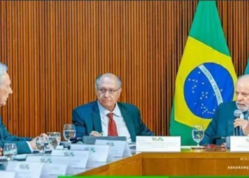 Lula, ministros, governadores e integrantes do Judiciário debateram a PEC nesta quinta-feira (31). • Ricardo Stuckert/PR