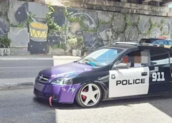 Carro que imita viatura policial dos EUA fiscalizado pela PRF • PRF/Divulgação