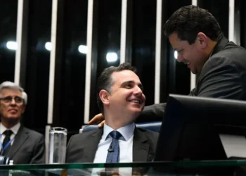 O presidente do Senado, Rodrigo Pacheco (PSD-MG), e o senador Davi Alcolumbre (União-AP) • 08/05/2024 - Marcos Oliveira/Agência Senado