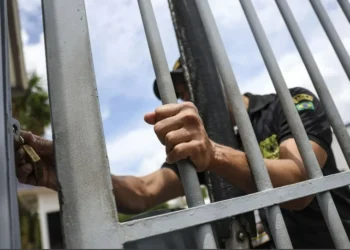 Candidatos no local de provas em Brasília para o primeiro dia do Enem 2024 • Marcelo Camargo/Agência Brasil