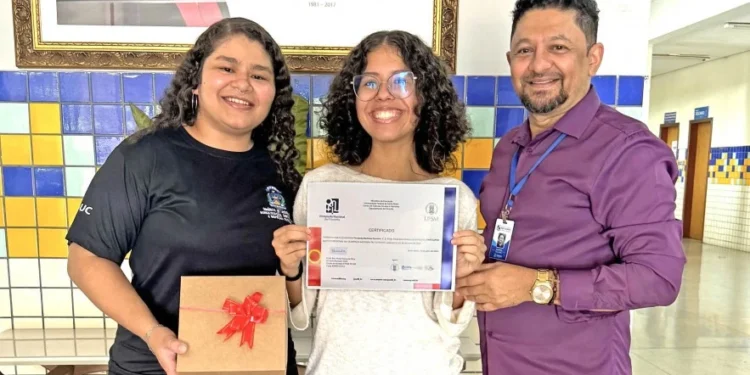 De quem eram as frases nas capas de provas do Enem 2024?