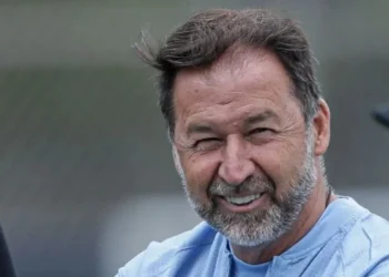 Rubão e Augusto Melo durante treino do Corinthians no CT Joaquim Grava • Rodrigo Coca/Agência Corinthians