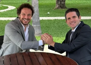 O líder do PRD, deputado Fred Costa (MG), e o líder do Republicanos, deputado Hugo Motta (PB) nesta quarta-feira (6) • Divulgação/Republicanos