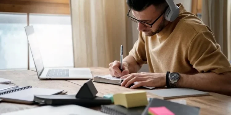 No Brasil, apenas 22% da população entre 25 e 34 anos têm diploma universitário • Freepik