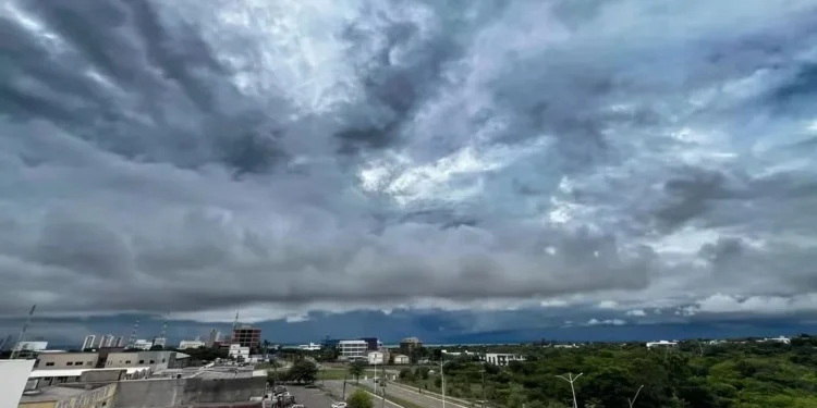 Tocantins tem alertas laranja e amarelo para chuva em todas as regiões; veja previsão