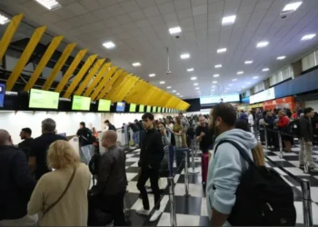Movimentação intensa de passageiros no saguão do Aeroporto de Congonhas, na zona sul da capital paulista, após atrasos e cancelamento de voos devido às chuvas incessantes dos últimos dias, na manhã desta sexta-feira, 08 de novembro de 2024. • RENATO S. CERQUEIRA/ATO PRESS/ESTADÃO CONTEÚDO