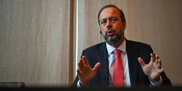 Onda de populismo autoritário se levanta no presente, diz Fachin no STF