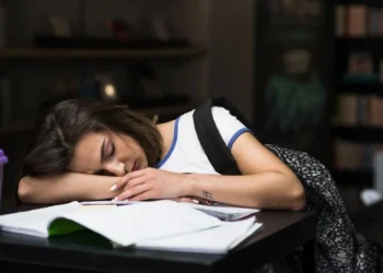 O sono tem papel importante na consolidação do conteúdo estudado • Freepik