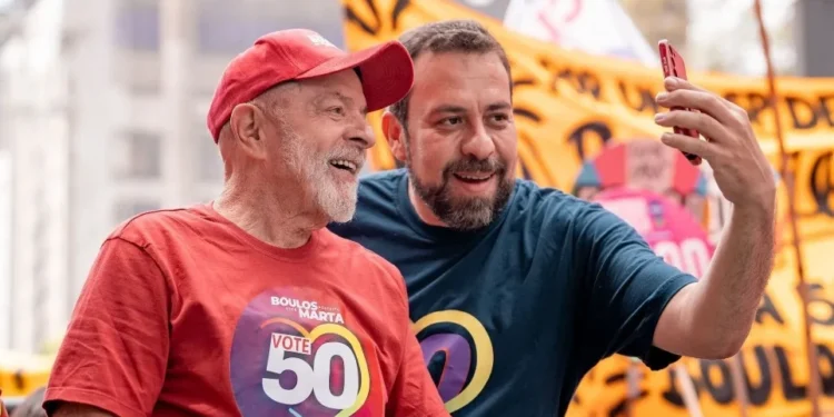 Integrantes do PT e do PSOL dizem que o ex-candidato à Prefeitura de São Paulo tem o apoio dos partidos de sua coligação - PT, PSOL. PCdoB, Rede e PV. • Leandro Paiva/@leandropaivac