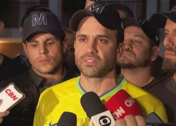 Pablo Marçal (PTRB) fala com imprensa após fechamento das urnas • Reprodução/CNN