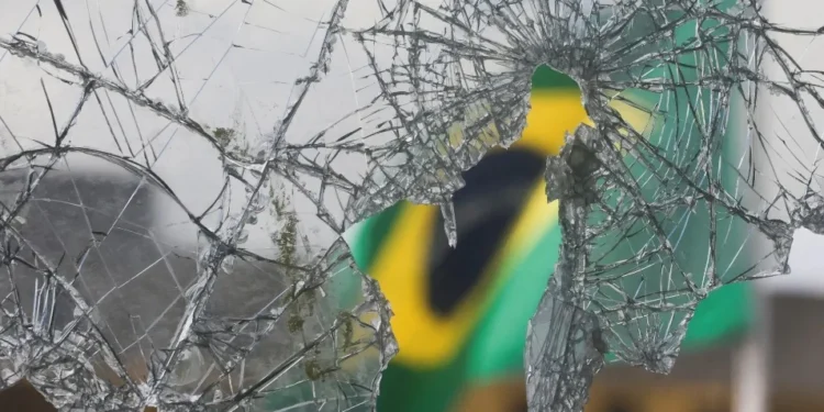 Atos depredaram as sedes dos Três Poderes em Brasília no dia 8 de janeiro • Ricardo Moraes/Reuters (10.jan.23)