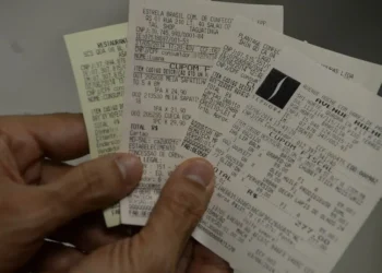 Proposta determina que quem não desejar colocar o CPF na nota fiscal da compra, doe para alguma organização social • Agência Brasil