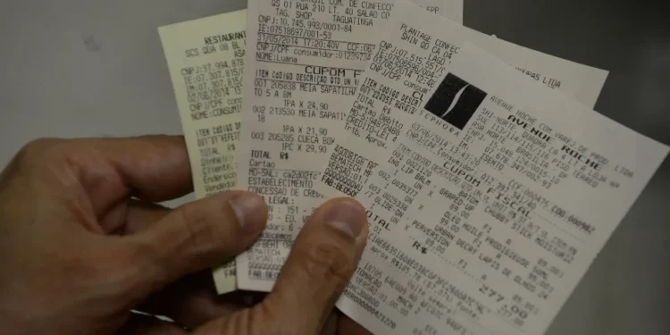 Proposta determina que quem não desejar colocar o CPF na nota fiscal da compra, doe para alguma organização social • Agência Brasil