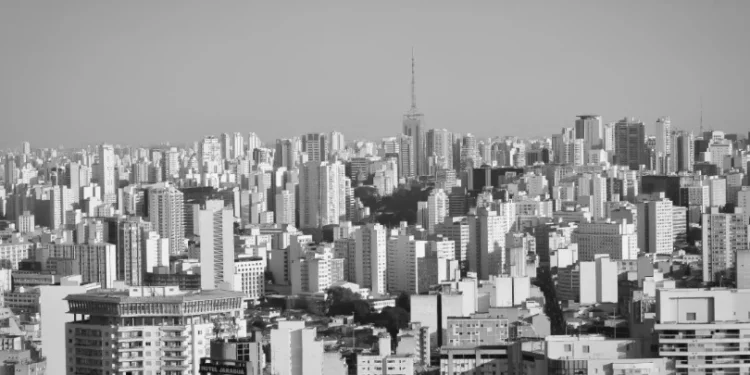 Passagens aéreas podem ficar mais caras com combustível sustentável de aviação, dizem empresas