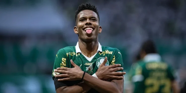 Estêvão brilha, e Palmeiras vence Grêmio em jogo marcado por protesto da torcida