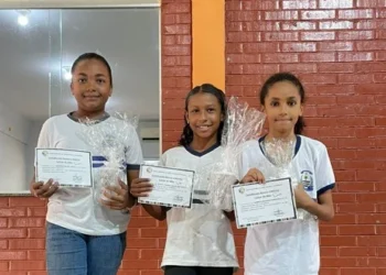 Registro das vencedoras do projeto Wingridi, Rayca e Gabriela