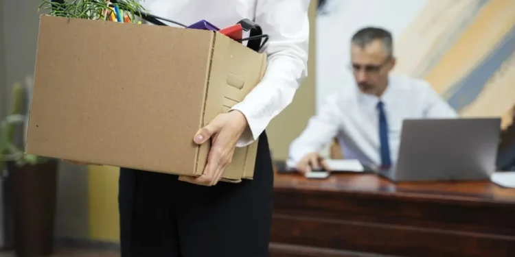 PEC que proíbe jornada 6 x 1 causaria inflação e desemprego, diz especialista