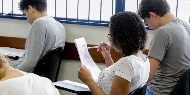 Fuvest 2025: acesse provas antigas para estudar