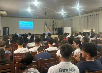 Secretário debateu temas relevantes com dezenas de adolescentes em Palmas.jpeg file_download