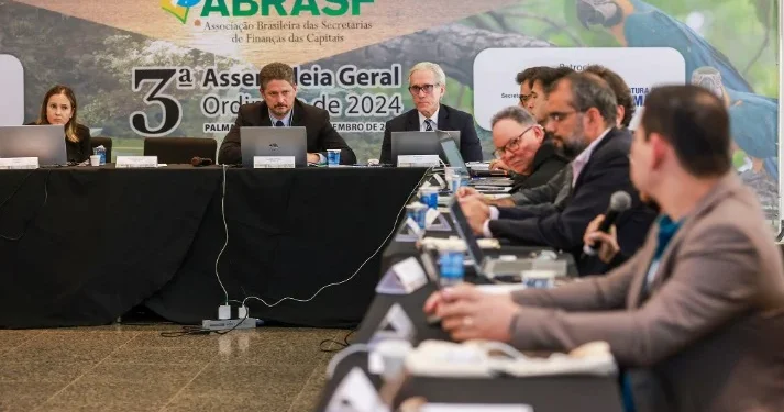 Debates sobre gestão fiscal e reforma tributária marcam a 3ª Assembleia Geral Ordinária da Abrasf