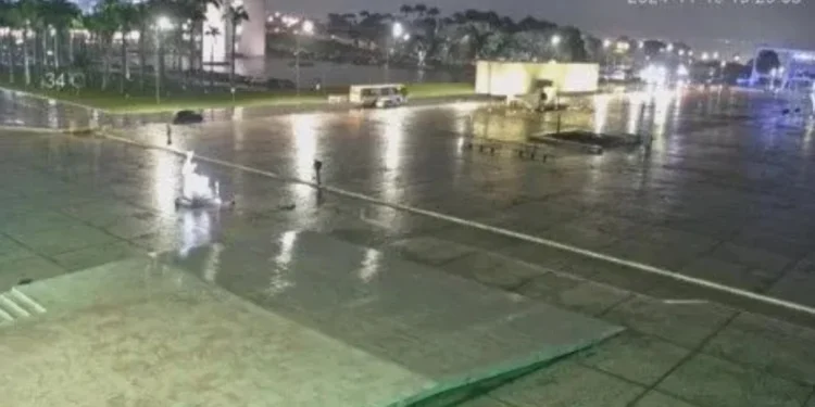 Corpo de homem morto após explosões segue em frente ao STF; polícia desativa artefatos