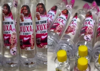 Imagens do lança-perfume com rótulo de 'Que show da Xuxa é esse?'. • Divulgação/PFES