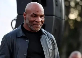 Mike Tyson enfrentam Jake Paul • JC Olivera/Getty Images