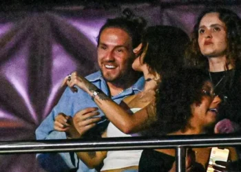 Bianca Andrade e Vitor Kley são vistos juntos no show de Liniker, em São Paulo, na quarta-feira (13) • Agnews