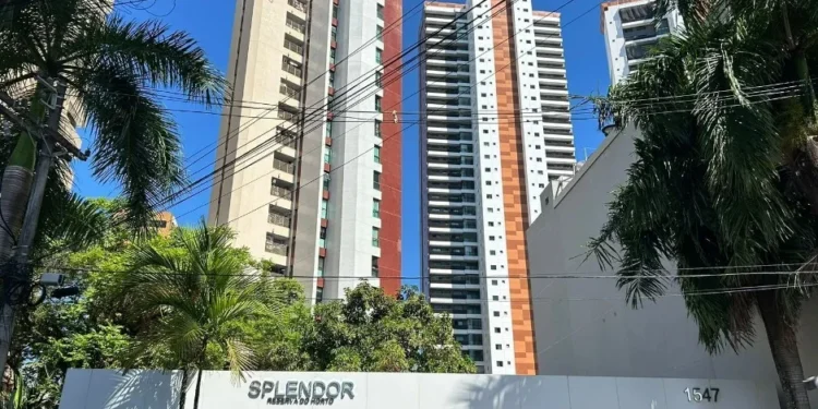 Elevador cai do 6º andar e mata trabalhadores que faziam mudança em Salvador