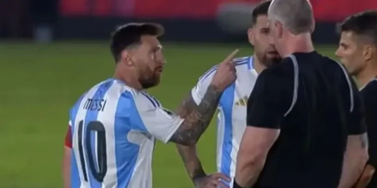 Daronco irrita Messi e outros argentinos em derrota para o Paraguai