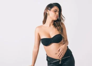 Lexa posa com barriga de grávida em novo ensaio de fotos • Instagram/ Lexa