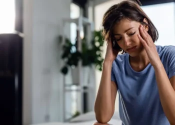 Lapsos de memória em pessoas jovens pode estar relacionado ao estresse e a transtornos como depressão e ansiedade • Drazen Zigic/Freepik