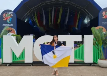 Representando o Tocantins, professora Daiana Rocha recebe medalha em Brasília por projeto astronômico - Foto: Seduc/ Governo do Tocantins file_download