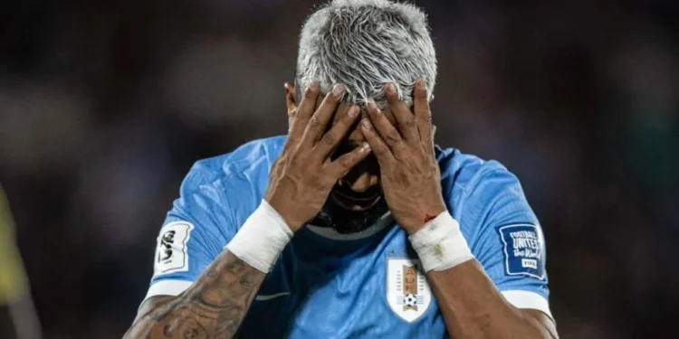 Uruguai vence Colômbia após dois gols nos acréscimos e passa Brasil