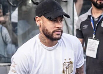 Neymar visita o Santos na Vila Belmiro • Foto: Raul Baretta/ Santos FC.