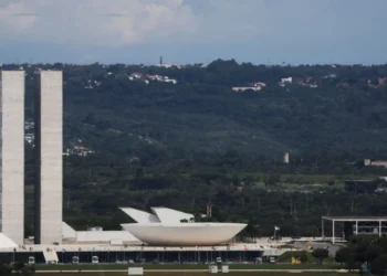 Indicadas por deputados e senadores, as emendas parlamentares são tema de projeto de lei em análise no Congresso para regulamentar os repasses • 09/01/2023 - Reuters/Ricardo Moraes