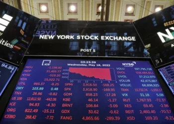 Monitor mostra informações sobre o mercado de ações na Bolsa de Valores de Nova York • 18/05/2022 REUTERS/Andrew Kelly