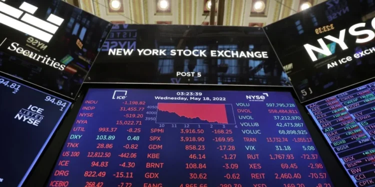 Ações globais caem em meio a tensões crescentes entre Ucrânia e Rússia