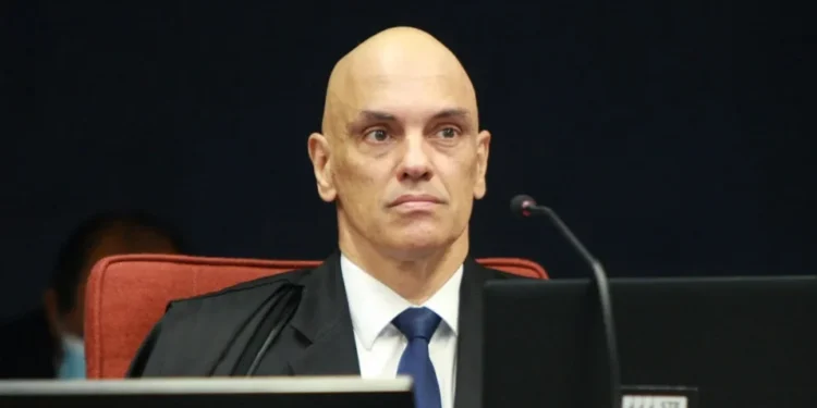 Carro do Exército foi usado em plano elaborado para matar Moraes, diz PF