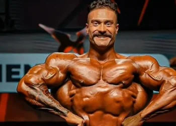 Cbum durante o torneio Praga Pro 2024 • Reprodução/Instagram Cbum