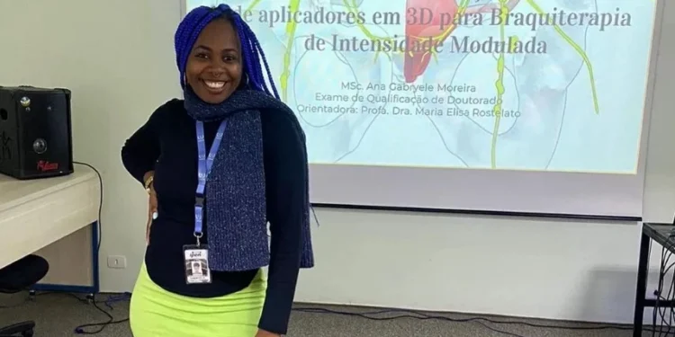 Gabryele Moreira ingressou no ensino superior em 2013 por meio das cotas raciais • Instagram/Gabryele Moreira
