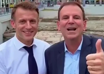 Emmanuel Macron e Eduardo Paes em passeio no Rio de Janeiro • Redes sociais