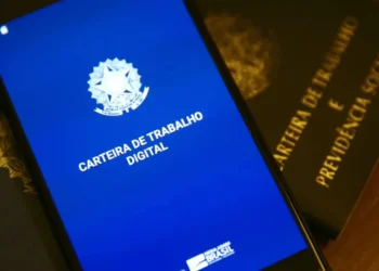 Carteira de trabalho digital. • Marcelo Camargo/Agência Brasil