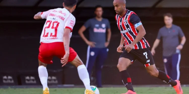 São Paulo busca empate contra Bragantino, que segue no Z4 do Brasileirão