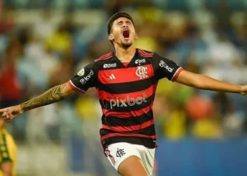 Guilherme comemora estreia com gol pelo Flamengo • Marcelo Cortes / CRF