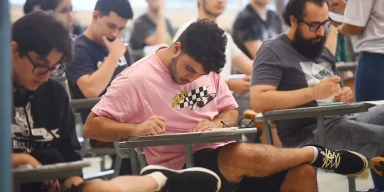 Redação da Fuvest 2025: saiba como é feita a correção